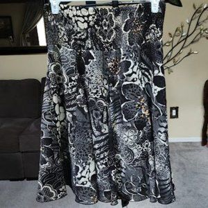 Casual Studio black floral print full skirt sz Med 8-10